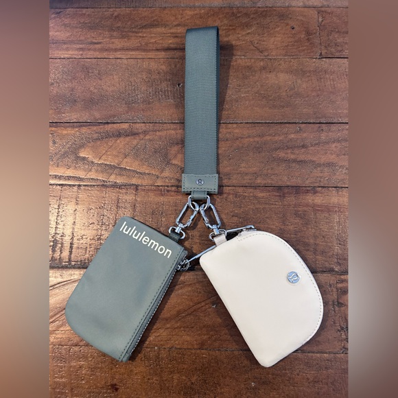 NWOT Lululemon Dual Pouch Wristlet in Gray/White - Picture 2 of 2